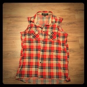Sleeveless plaid button up